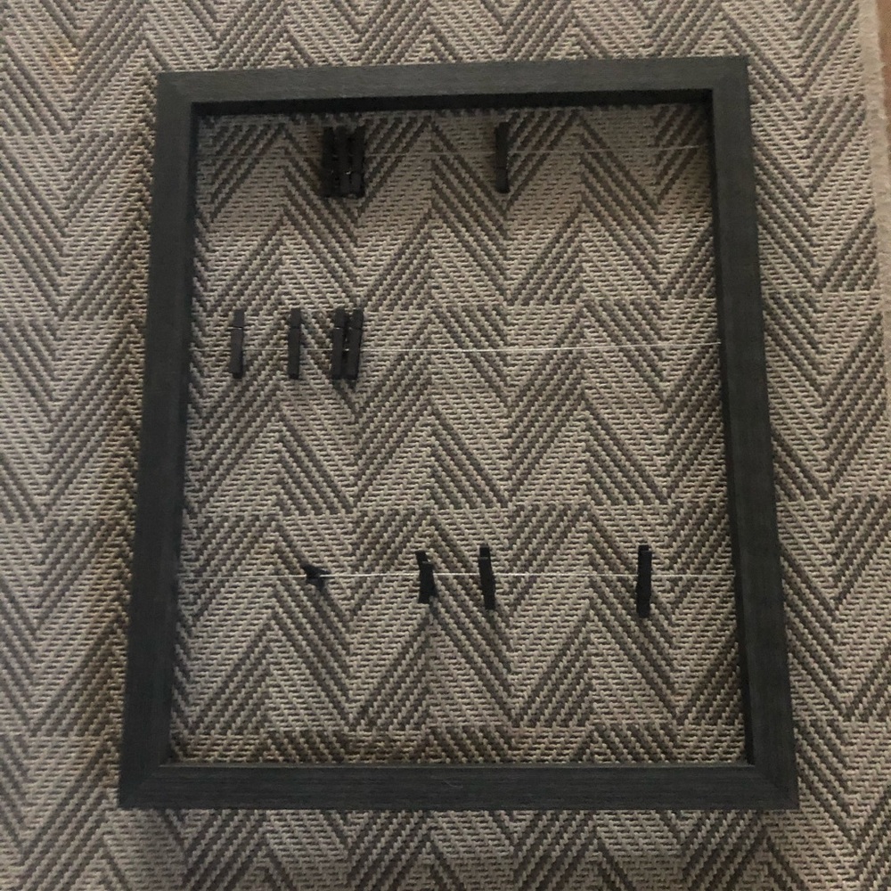 Clothesline Picture hanger